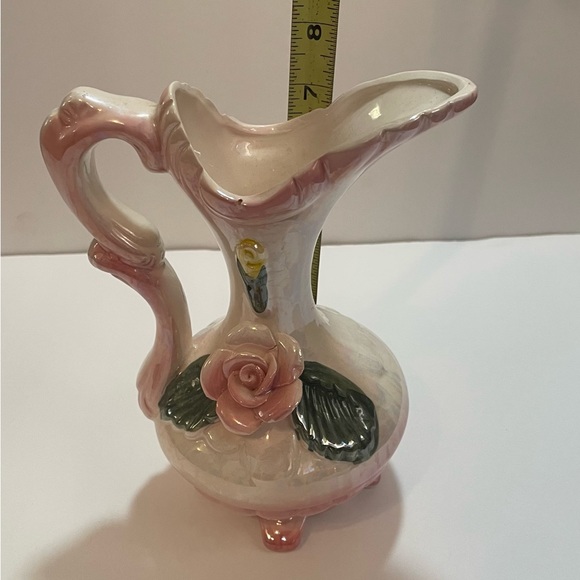 Vintage small irredentist pink pitcher vase 3D floral design - Picture 3 of 14